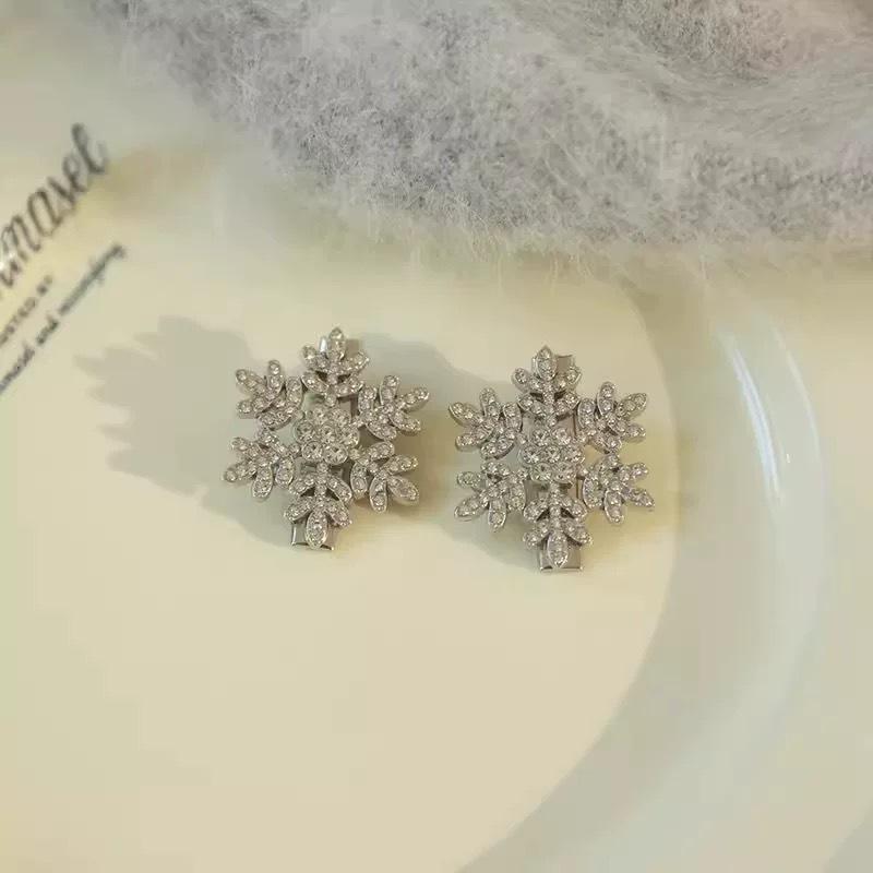 Snowflake Hair Clips Sparkle & Shine for Winter Fun