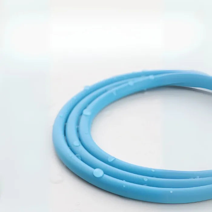 Blue TPE material cable highlighted for its stain and dirt resistance and easy cleaning.