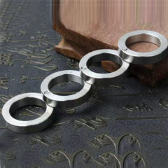 Interconnected Metal Rings: Fidget Toy for Focus