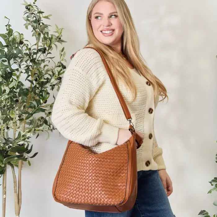 Casual look featuring a woman with a brown leather bag.