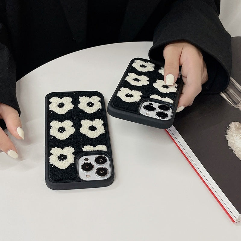 iPhone Case: 3D Daisy Design Black Floral Case