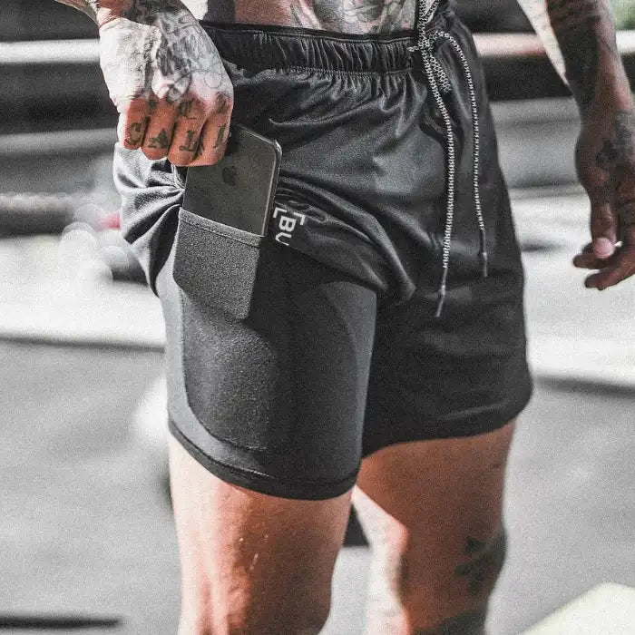 Pocket compression shorts in black with fitted phone pocket, perfect for gym workouts and training sessions.
