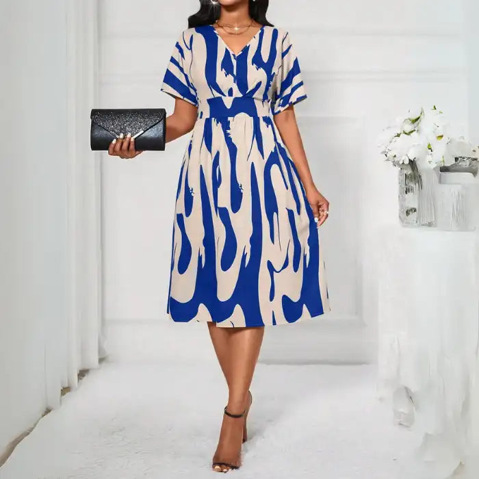 Printed v-neck short sleeve dress in beige and blue with a flattering waistline and stylish front look.