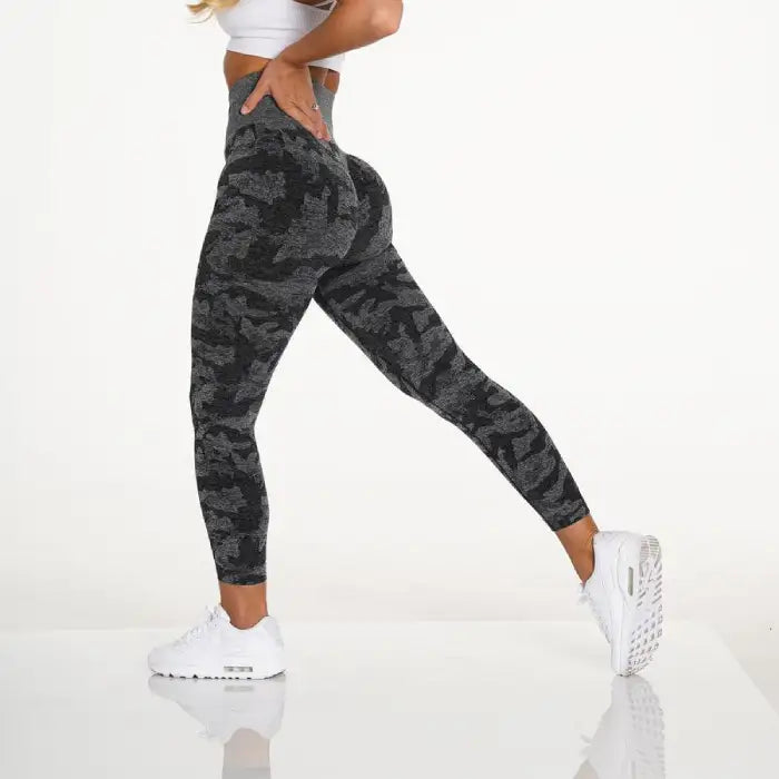 Snowflake yoga pants in black camo with sculpted fit, high waist and activewear functionality.