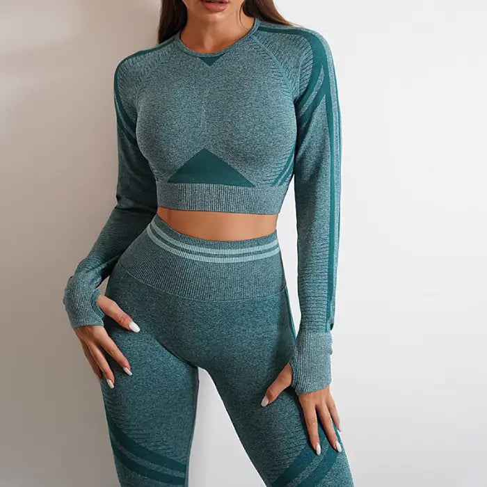  Teal women's seamless activewear set with high-waisted leggings and fitted long-sleeve crop top.