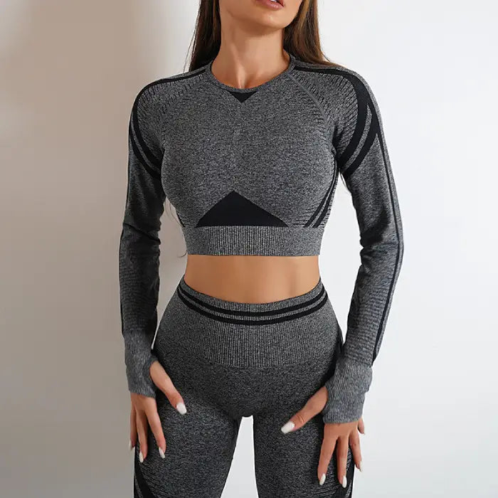 Women's seamless activewear with gray long-sleeve crop top and high-waisted leggings for gym use
