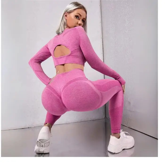  Women's seamless butt-lifting sportswear set in pink, featuring contour fit and high-rise leggings