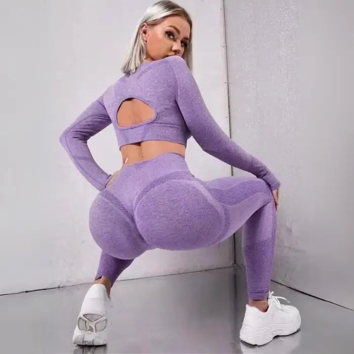  Women's seamless butt-lifting sportswear sets in lavender purple, featuring scrunch leggings and top.